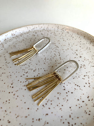 Boucles d’oreilles LÉO franges laiton